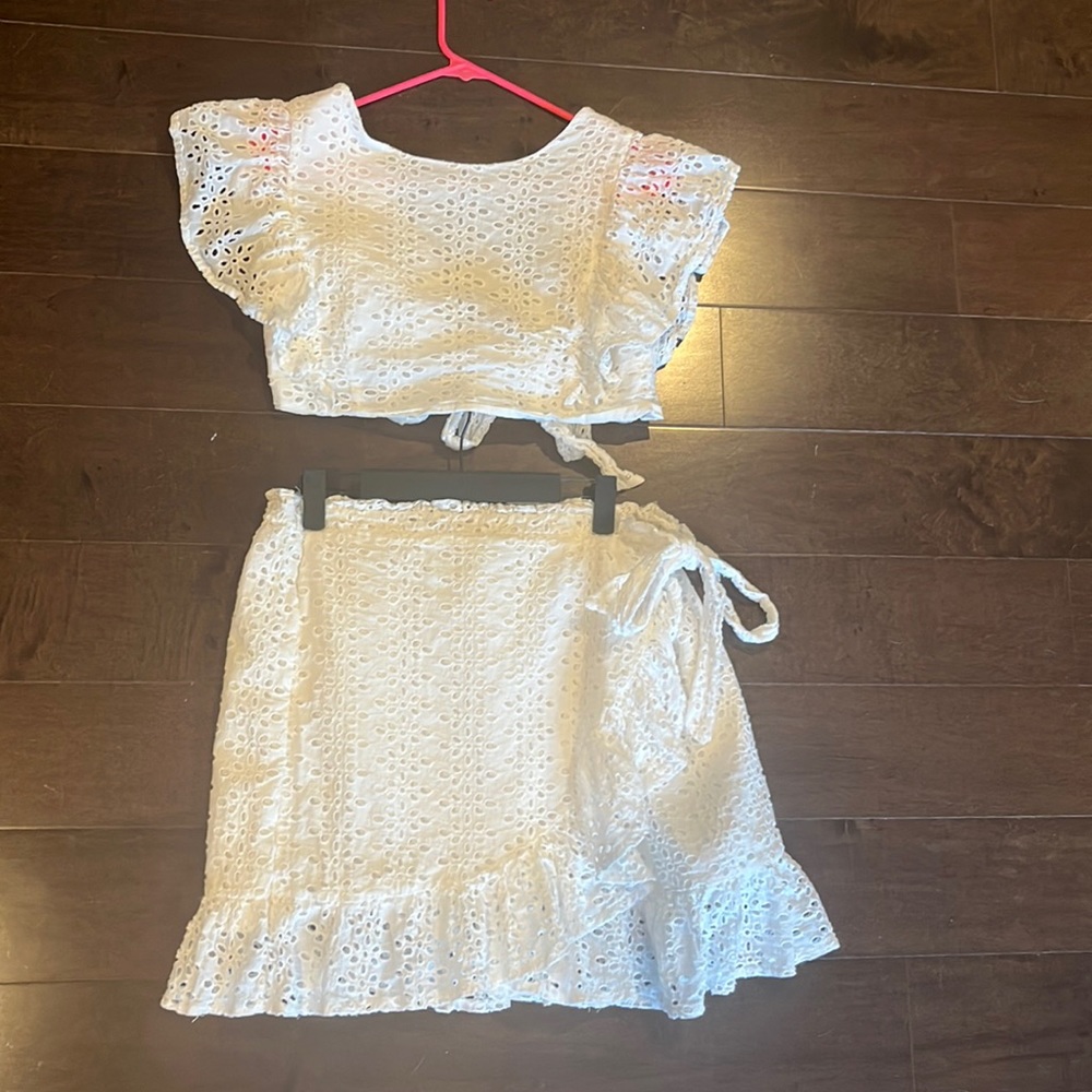Lulu white set (top L bottom XL)